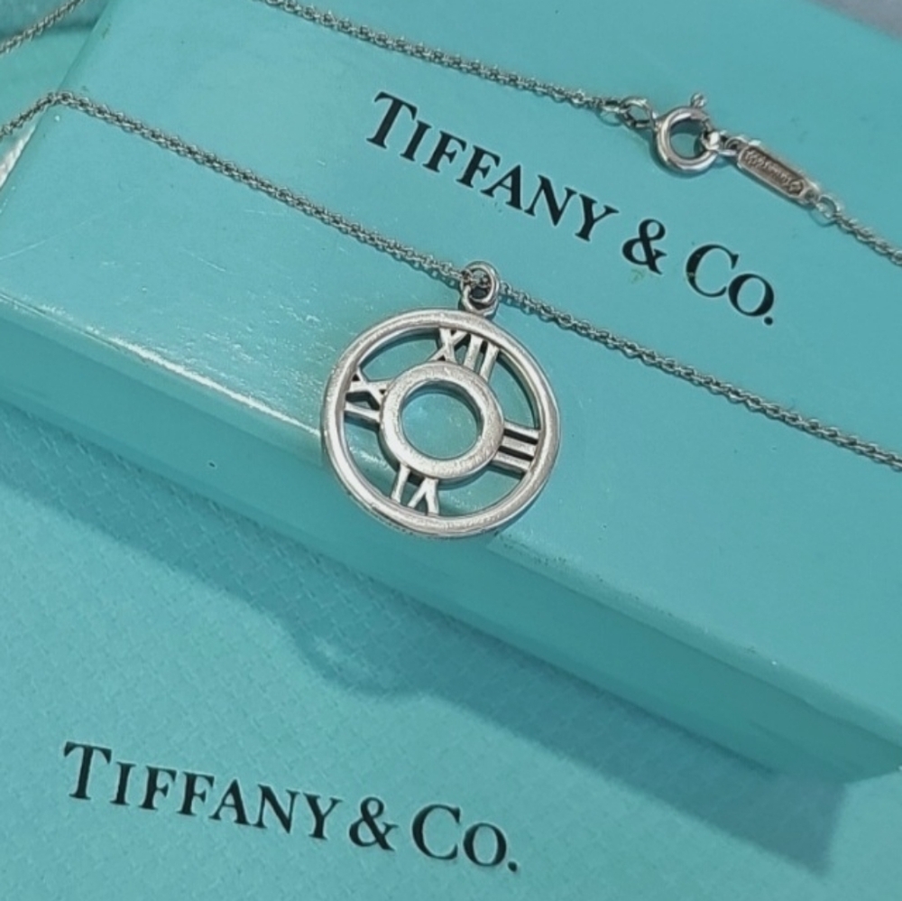 🤍Tiffany & Co. Atlas Open Circle Roman Numeral Pendant 925 Silver Necklace⏰️ - Picture 16 of 16